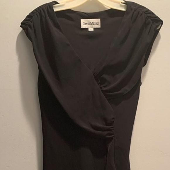 Danny & Nicole Dresses & Skirts - Danny & Nicole Women’s Black Ruched Wrap Style Dress Size 6 Elegant Midi